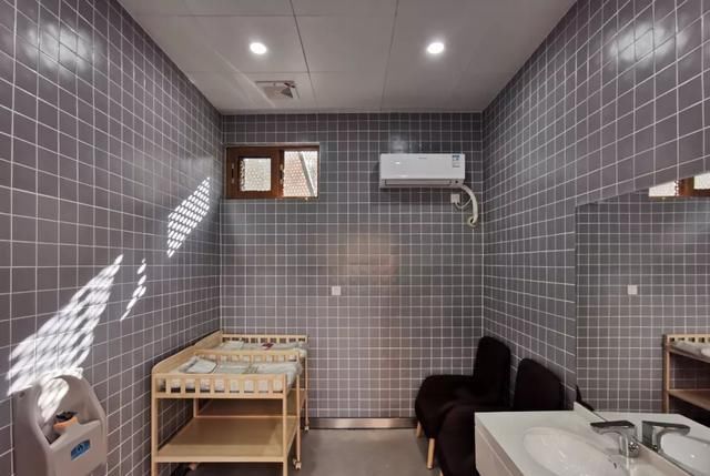 刷脸启动马桶、wifi全免费……中国诞生最美公厕