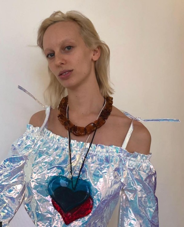 101女孩的少女感 原来靠这些“塑料”单品就能get