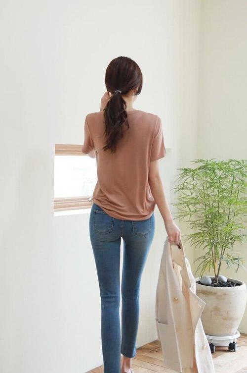 牛仔短裤:展现成熟魅力,又不失精致俏皮感,创造出别样高雅浪漫