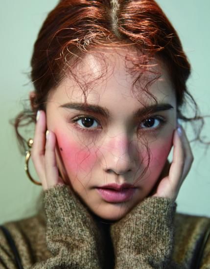 坤音四子过敏脸出道 这画风在致敬98年的王菲吗？