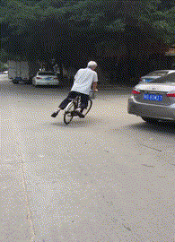骑车不用蹬，上路全靠甩，大爷中的大爷。