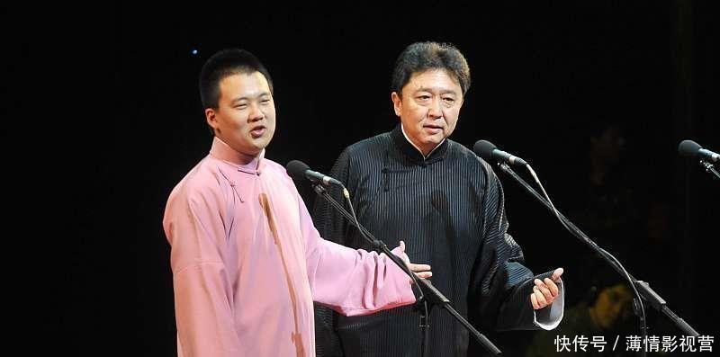  「摆张」看德云社相声，为何捧哏前面永远摆张桌子这里面学问你不懂