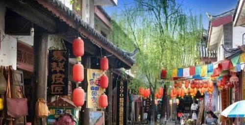 英国人来中国云南旅行，被眼前的景象震撼了：这难道不是缅甸？