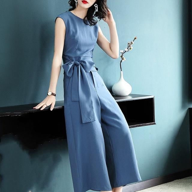 嫂子比我大十岁，但是她穿上这种大气套装，朋友都以为是我姐姐