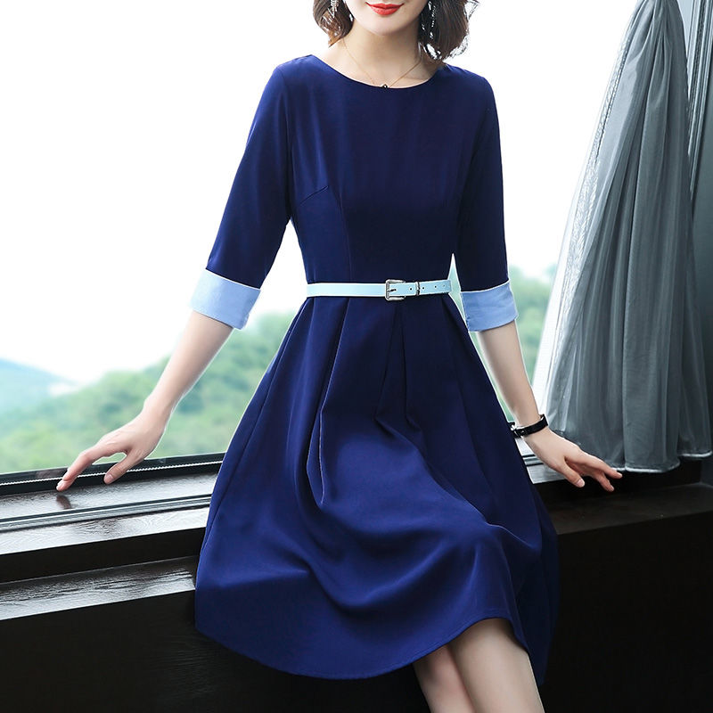 我的天，40岁老婆真会打扮，穿这种秋裙出门，满满女人味，美绝