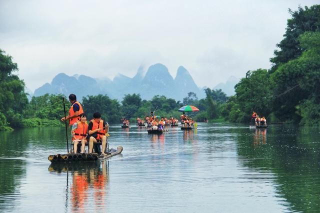 阳朔山水甲桂林，遇龙河的竹筏漂流秒杀漓江，游客不多景色优美