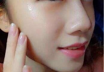 谁都不知，早晨洗脸水里加一便宜小物，不出7天皮肤白的发光