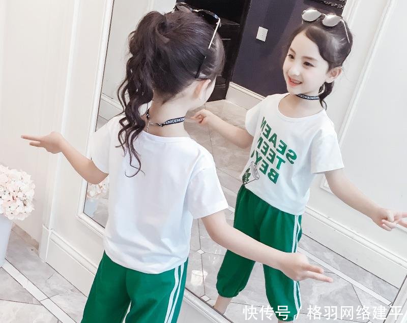 『减龄』四五十岁的妈妈们别再穿连衣裙了,太土气,这几款运动装才减龄