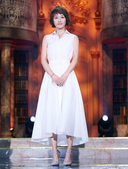 马伊琍和马苏，同穿白色长裙，网友：真精致和假精致谁看都清楚！