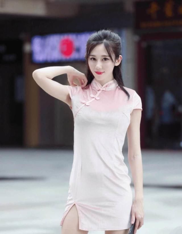  「减龄」粉粉嫩嫩的旗袍, 不仅时尚好看, 而且还非常减龄。