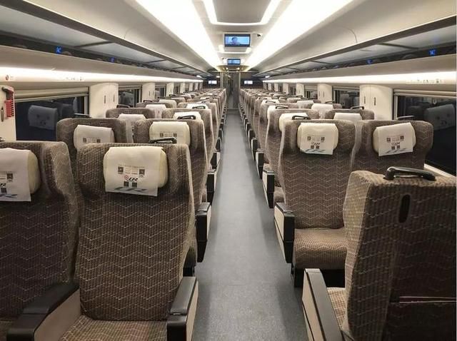 今日首次上线运营的超长版复兴号长啥样？探营现场照片来啦