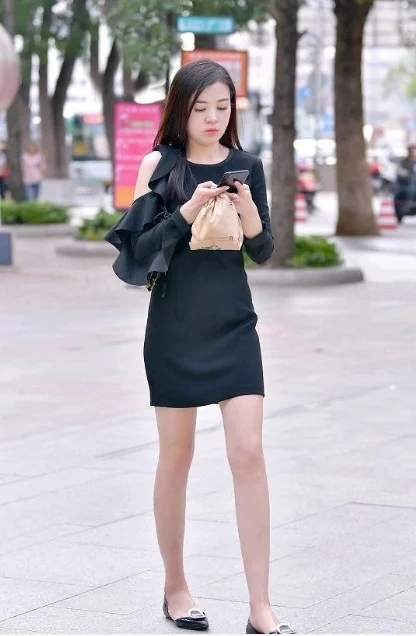 美女|街拍:身形有致的美女,走在哪里都是焦点