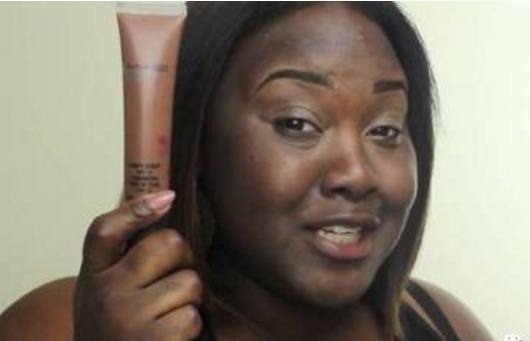 黑人妹子要去相亲,化妆竟然用半斤粉底,不料遭到对方一见钟情!