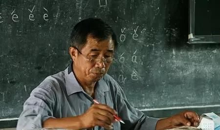 退休教师补课，发挥点余热，费用还便宜，家长乐意