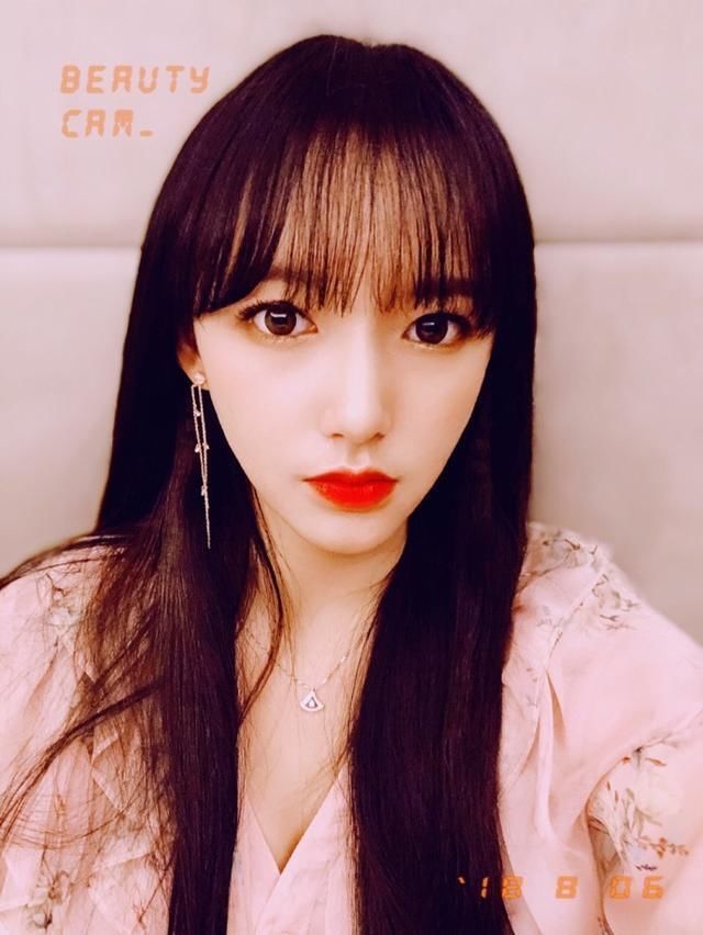 程潇反重力头盔刘海又厚又呆，鞠婧祎早期铁刘海仍然是清秀佳人