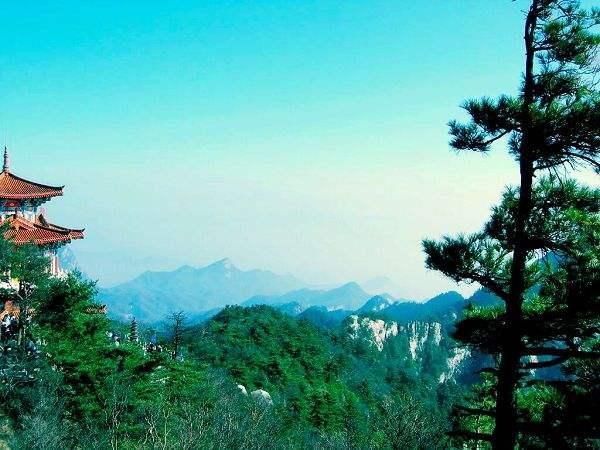 河南这个地方看日出绝对媲美泰山，云雾似天外之云，犹如人间仙境