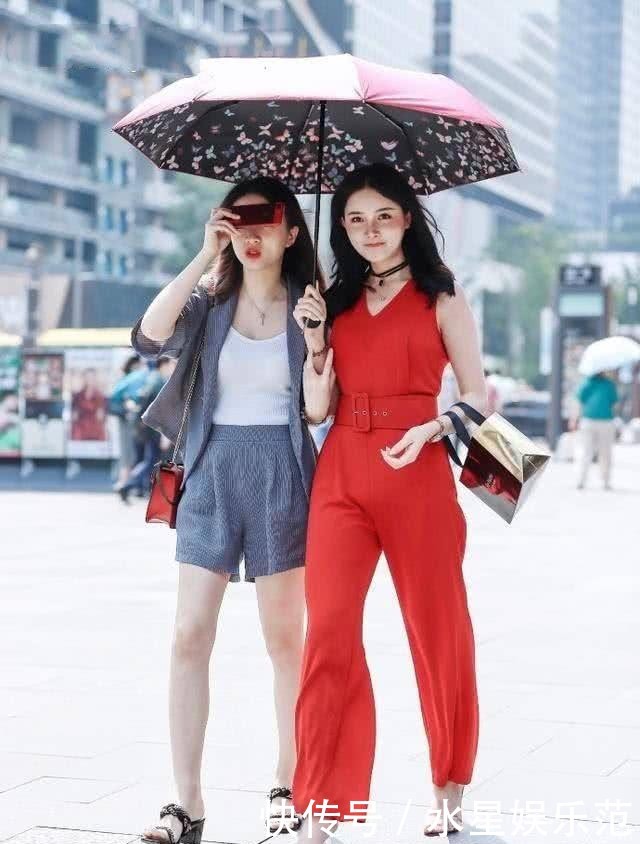  『显现出来』穿着轻松自如还十分有范，让你的美在不经意间显现出来