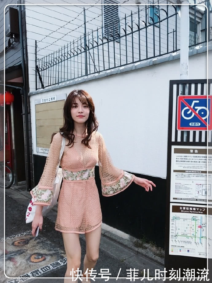 钟楚曦机场秀越来越潮了!阔腿裤都能穿成这样,网友:真服了!