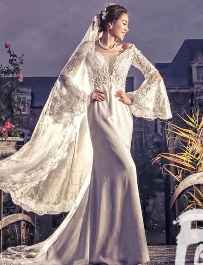 她因耍大牌被封杀, 嫁给大24岁“干爹级人物”, 长得美艳性感!