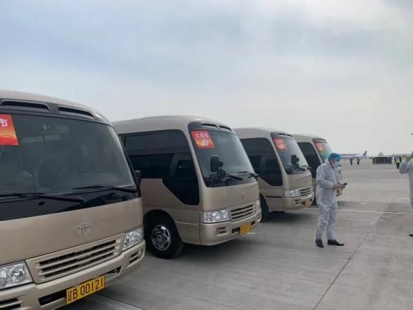  『迎接』“过水门”！最高礼仪迎接白衣勇士们！