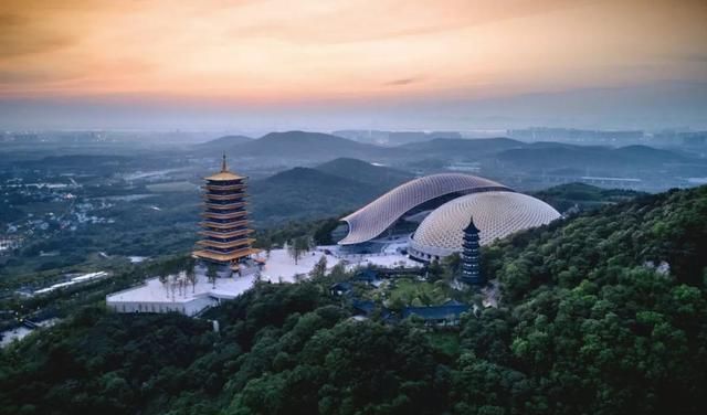 刷脸启动马桶、wifi全免费……中国诞生最美公厕