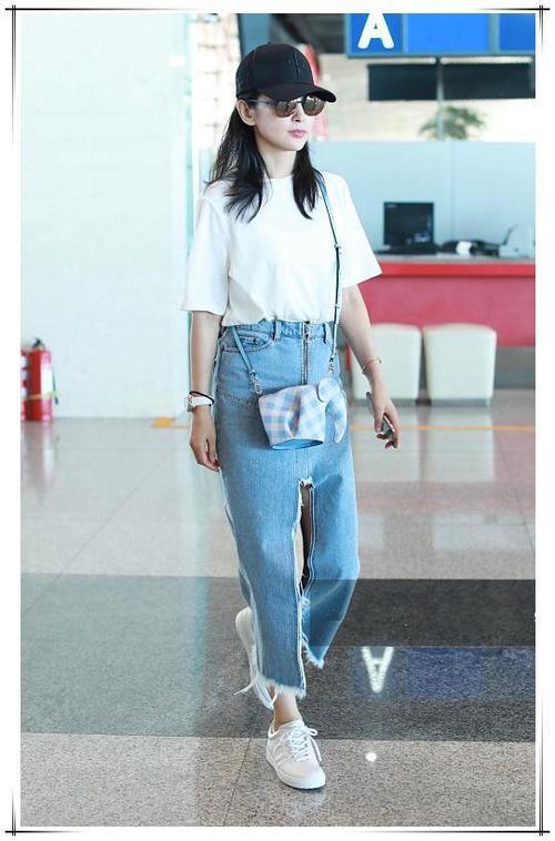 当96斤冉莹颖和104斤李冰冰同穿开叉牛仔裙，网友：画风如此尴尬