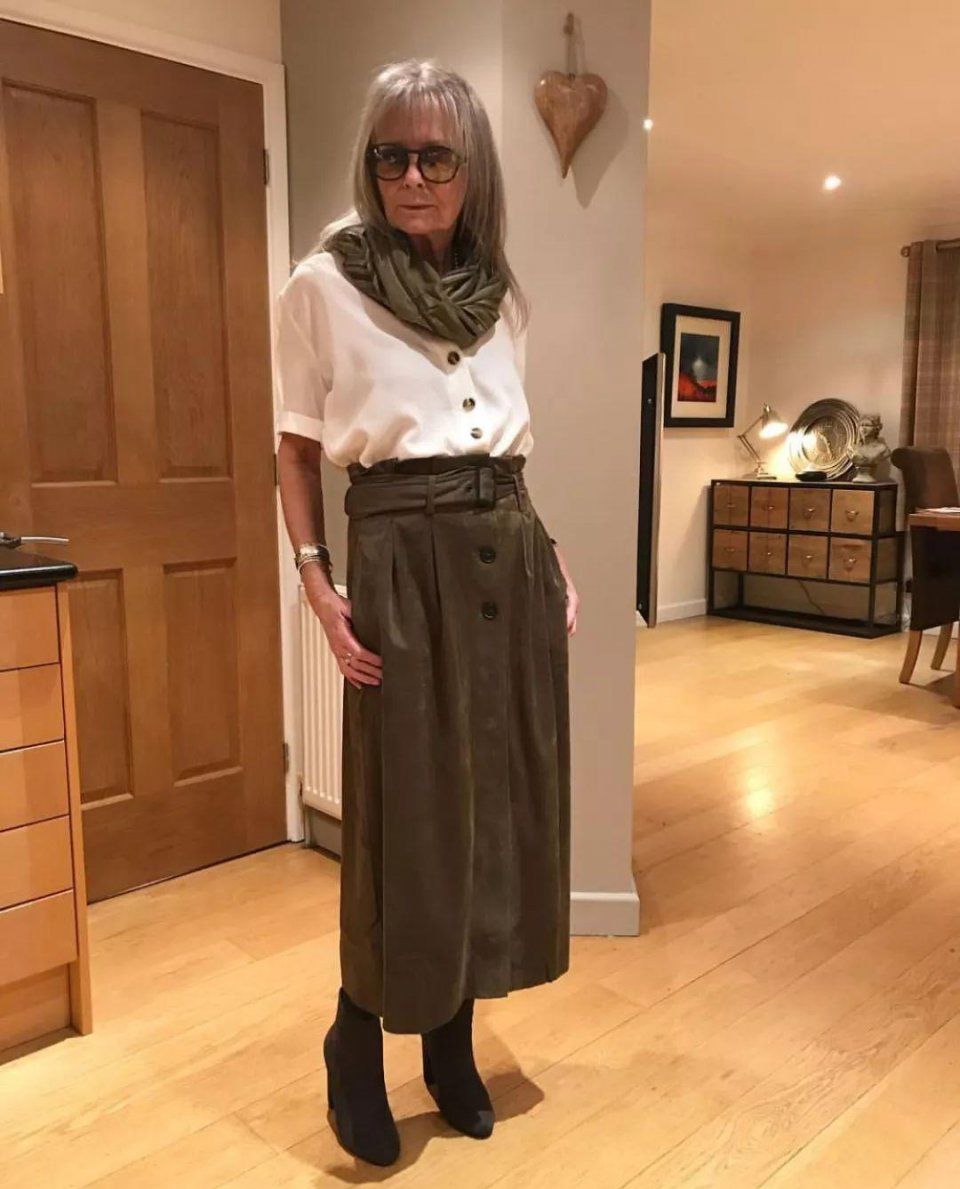 她74岁，满脸皱纹，天天素颜，但是真的很酷啊!!!