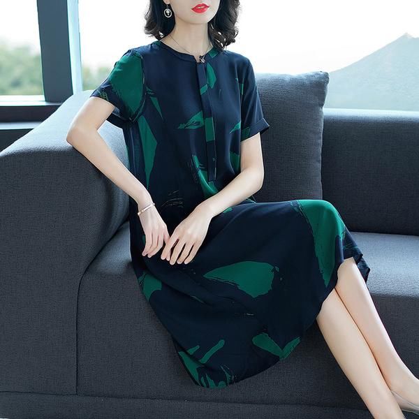 三层肚老妈从不穿妈妈装，老气！换上“松垮装”年轻10岁，美嫩