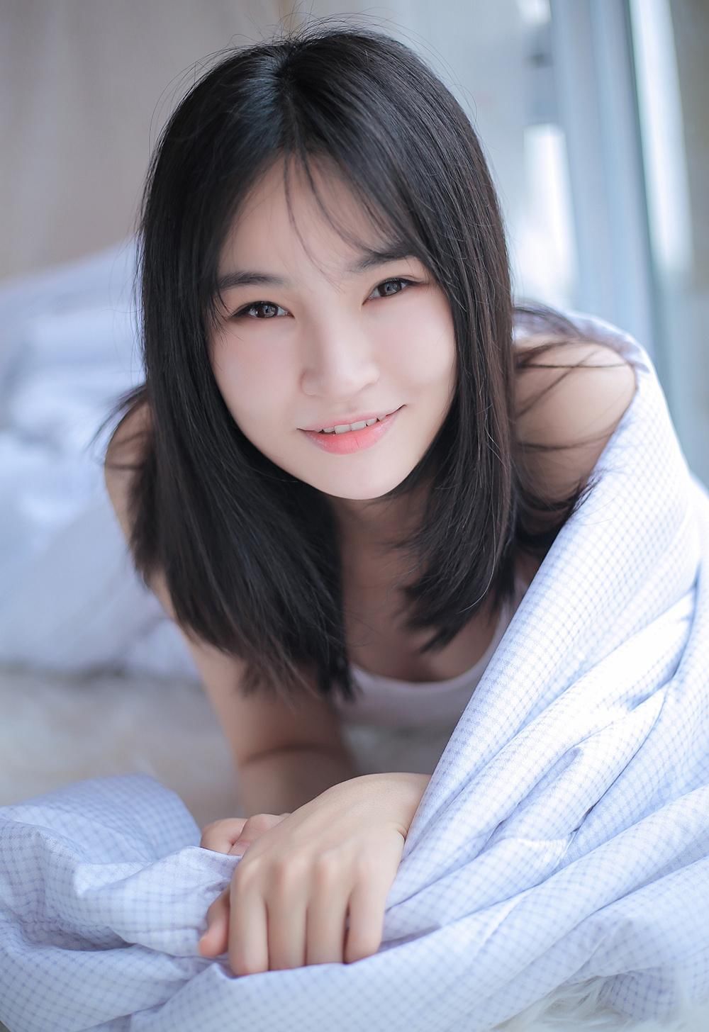 白衬衣美女妩媚风情惹火性感写真