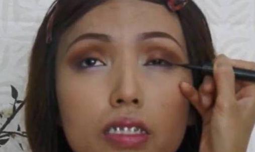 90后女大学生因长的丑没有朋友, 化完妆, 整个校园男生都骚动了