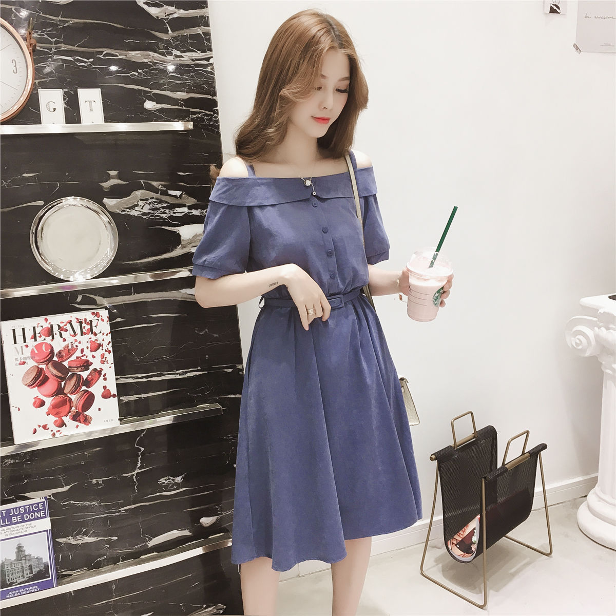 女人就该偶尔“装嫩”一下!多穿穿这样的显嫩装，洋气嫩美到尖叫