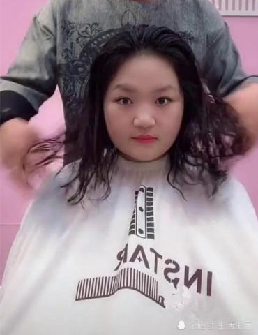 大脸姑娘想换一个发型,剪完短发秒变日系萌妹,网友:剪个头发像