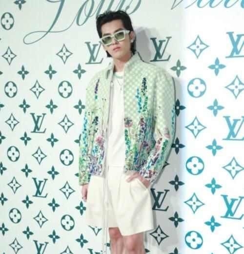 「官网」范丞丞吴亦凡罕见同框，两人都是一米八气场，谁注意到了他们的身高差