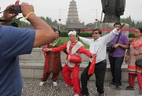 印度人想要定居中国，全为我国的这一工具，网友笑称：不能让给你