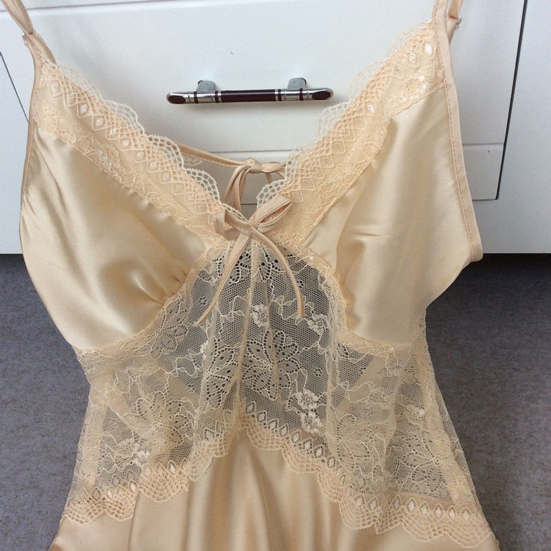 让人无法抵抗的宫廷蕾丝睡衣!真是美得娇艳欲滴!哭了