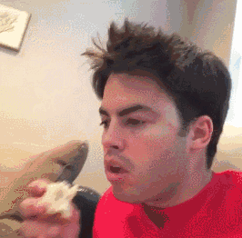 小姐姐，裙子买小了就别穿了呀，这样穿出来真的好吗？