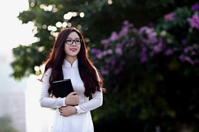 越南美女来中国游玩，中国男孩追求却遭拒绝，原因让男孩崩溃!