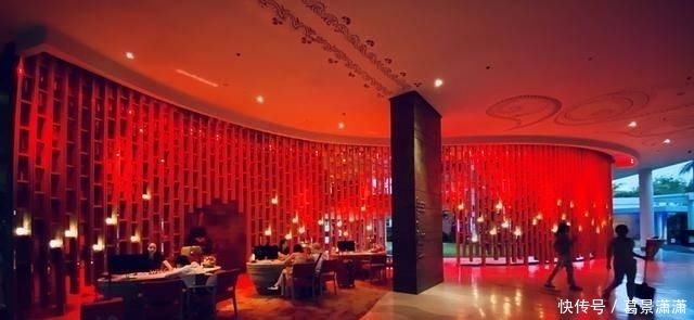 那一刻:在600多平的别墅房睡一晚是啥感觉?推开门那一刻就知道没白来