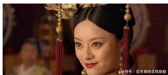  『甄嬛回宫』甄嬛传甄嬛风光回宫时，却有意戴一金一银，故意做给皇后看