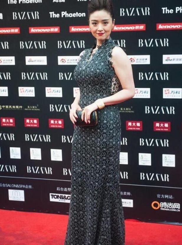 蒋欣豁出去了，竟把“卫生纸”穿在身上，网友：上围有料太撩人！