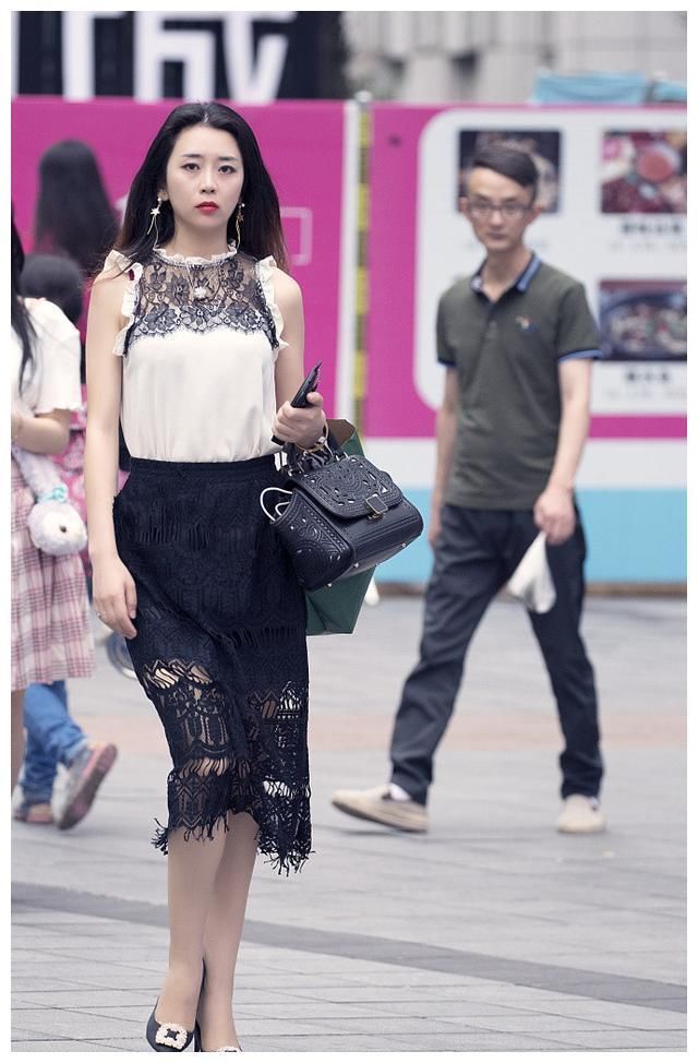 街拍:图1颜值高身材好，图2日系风范，图3性感女人味!