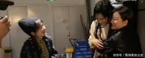 【太好看】张杰《曾经如是》话剧后台与林青霞合影,全程似小迷弟