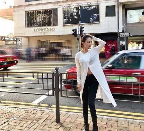  【气质】优雅大气牛仔裤，女神身材真好，美得别致有气质！