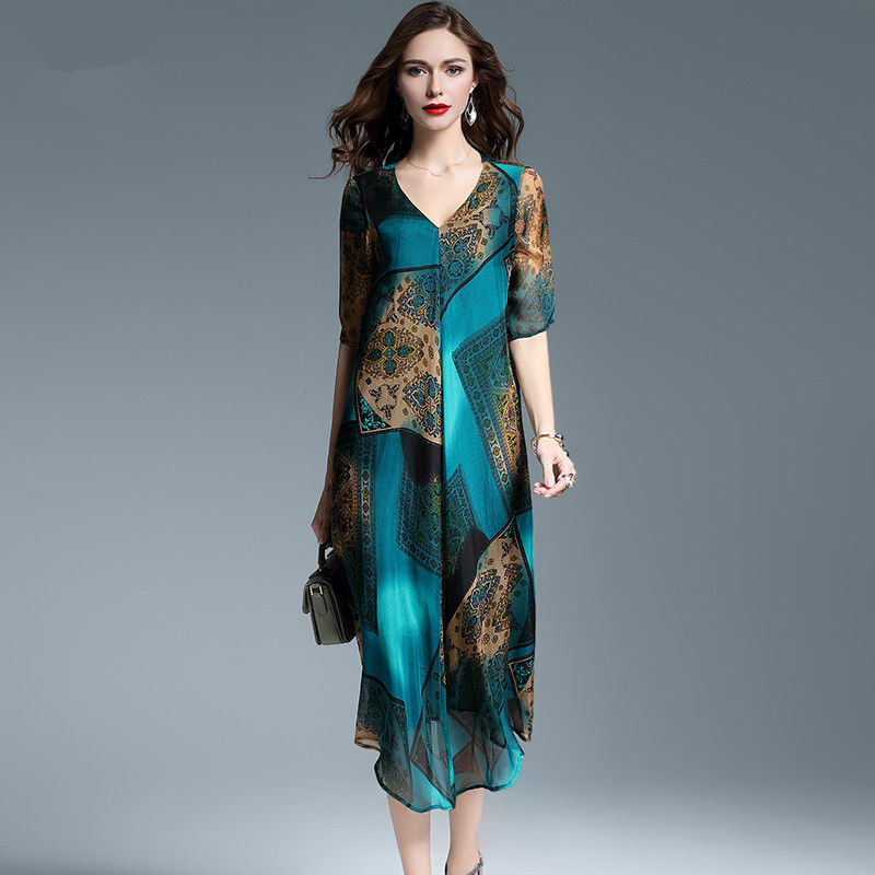 小姨真不差钱，但立秋也不穿真丝!满衣柜都是这种秋裙，美到飞起