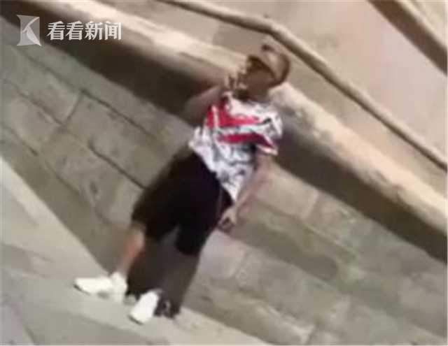 行走的荷尔蒙!61岁中国老头闪耀米兰时装周 40年健身练就好身材