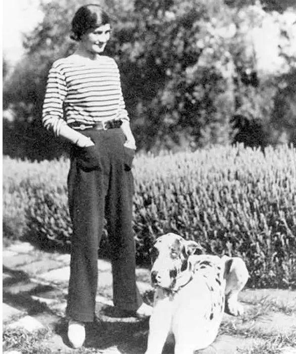 女人花了100年追求穿成这样，不是为了被谁脱掉的