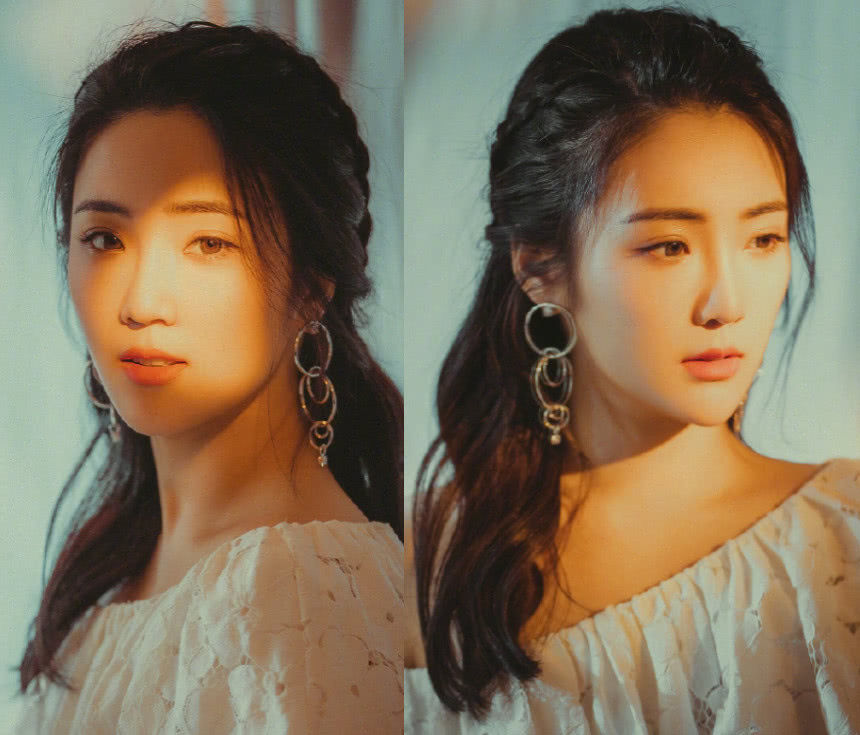 56岁张凯丽超短裤现身机场，被吐槽用力过猛，网友:阿姨你老了