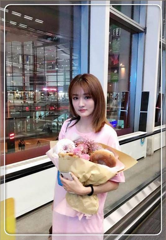 当24岁徐璐穿粉色T完败36岁王鸥，我才知道发型对于减龄有多重要