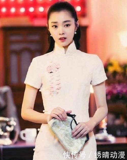 「气质」适合穿旗袍的女生,身上都有这3个“特征”,优雅且有气质!