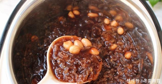 「出水」银耳和“它”天生一对,早晚喝一碗,补水养颜,助你喝出水润肌肤!